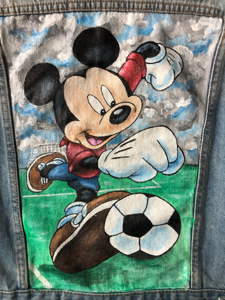 Mickey Playing Soccer | Striker